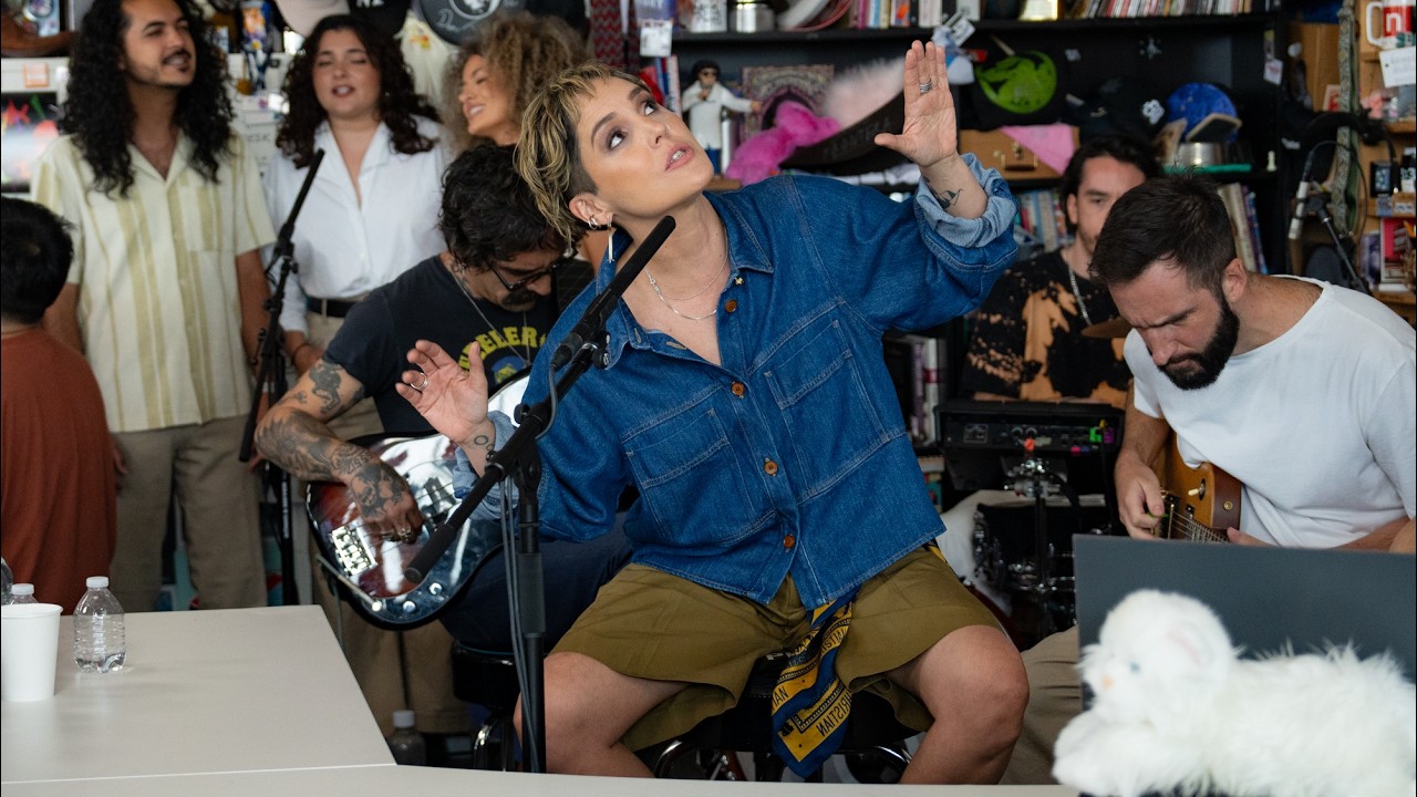 Rubio deslumbra en Tiny Desk: una joya del pop experimental chileno